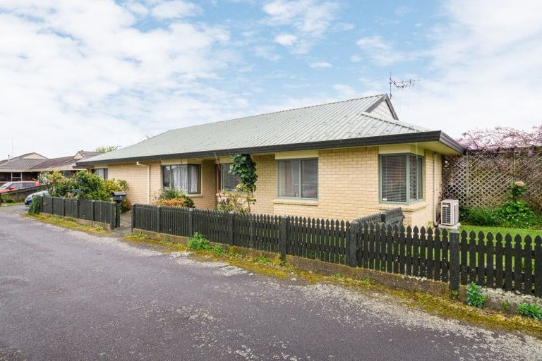 Photo of property in 9 Edgecombe Court, Roslyn, Palmerston North, 4414
