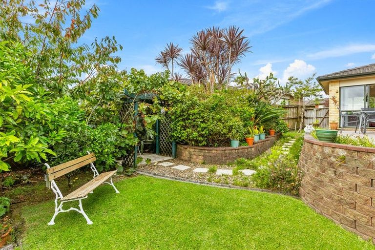 Photo of property in 4 Toledo Avenue, Henderson, Auckland, 0612