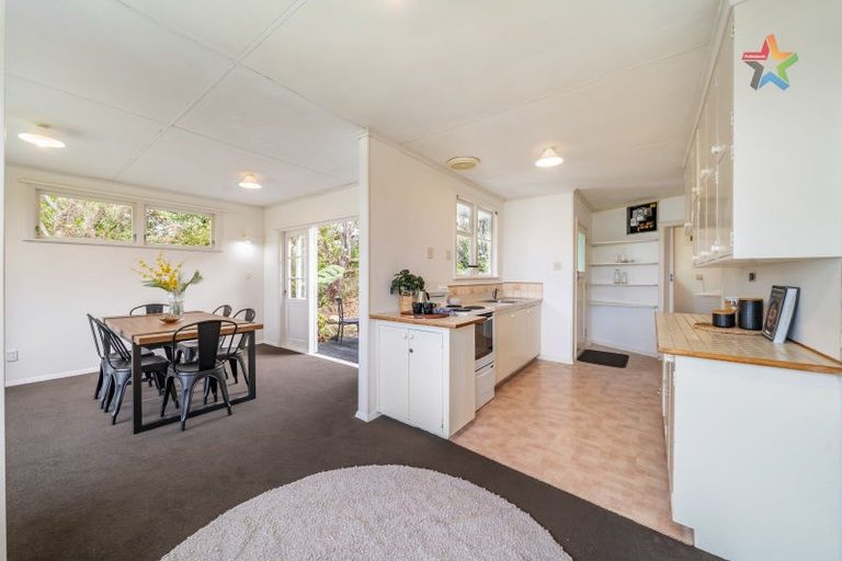 Photo of property in 20 Walnut Way, Maungaraki, Lower Hutt, 5010