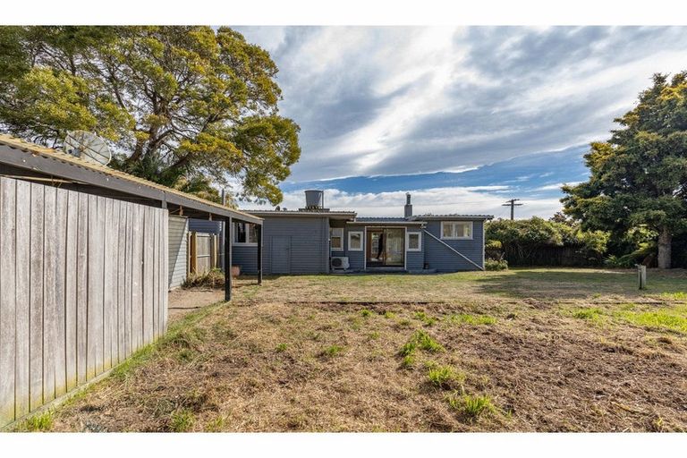Photo of property in 29 Stalkers Road, Woodend Beach, Woodend, 7691