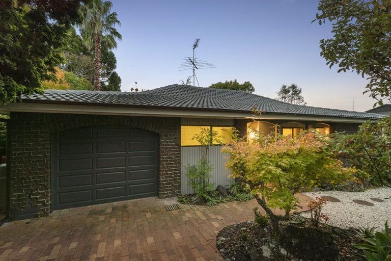 Photo of property in 10 Portsea Place, Chatswood, Auckland, 0626