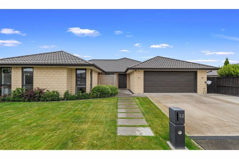 Photo of property in 32 Navy Loop, Rolleston, 7614