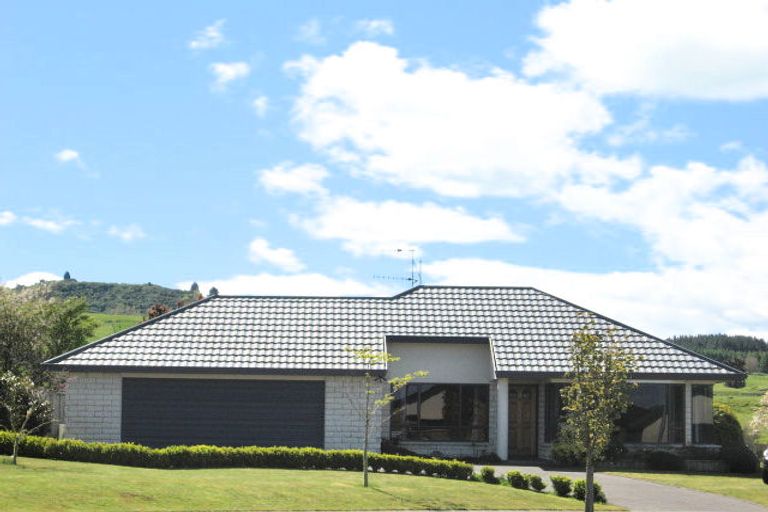 Photo of property in 43 Kinder Street, Acacia Bay, Taupo, 3330