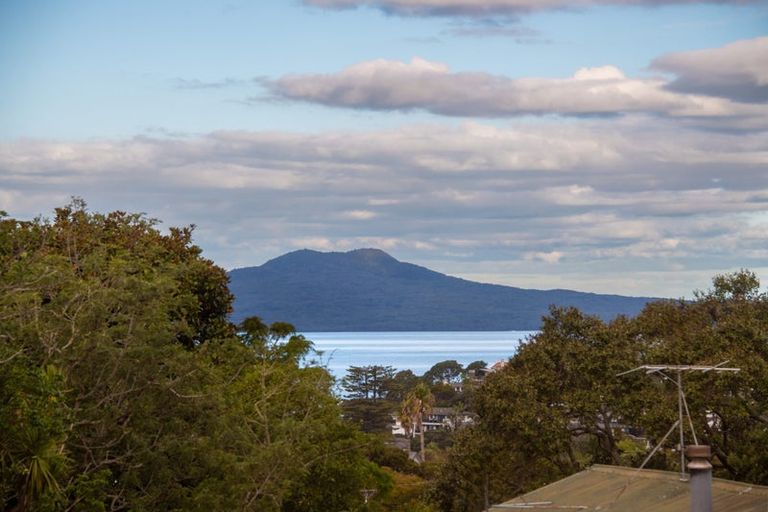 Photo of property in 26 Kowhai Road, Campbells Bay, Auckland, 0630