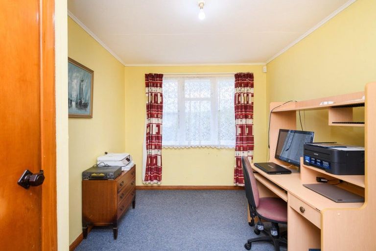 Photo of property in 7 Exeter Crescent, Takaro, Palmerston North, 4412