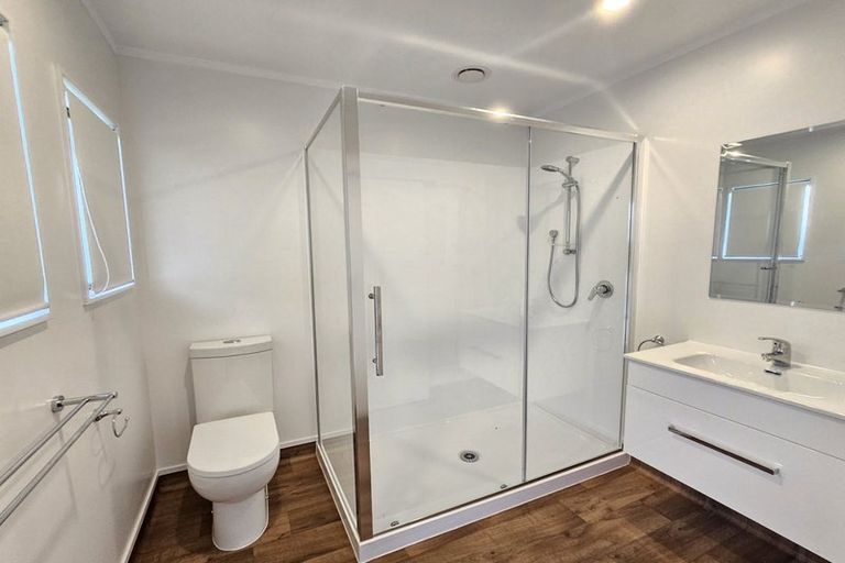 Photo of property in 3/708 Swanson Road, Swanson, Auckland, 0612