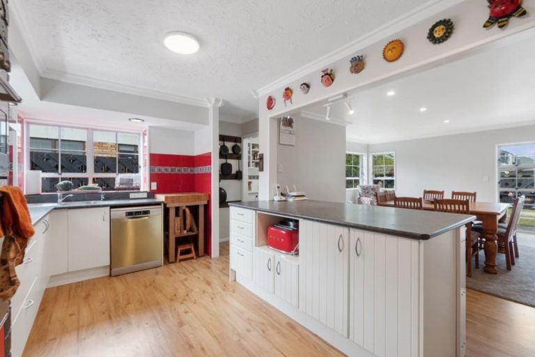 Photo of property in 27 Madill Road, St Andrews, Hamilton, 3200