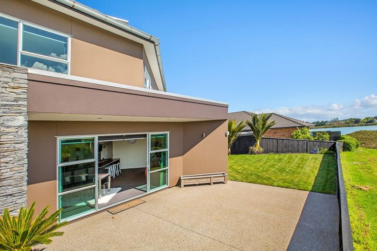 Photo of property in 28 Stranraer Crescent, Wattle Downs, Auckland, 2103