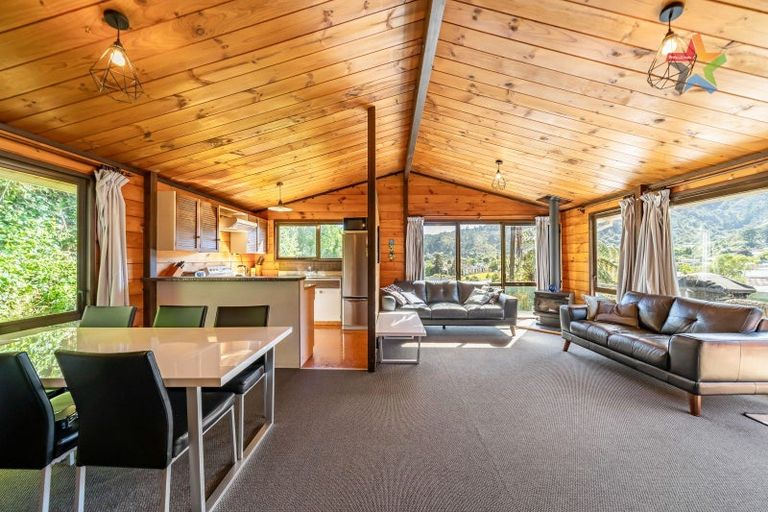 Photo of property in 30 Korau Grove, Stokes Valley, Lower Hutt, 5019