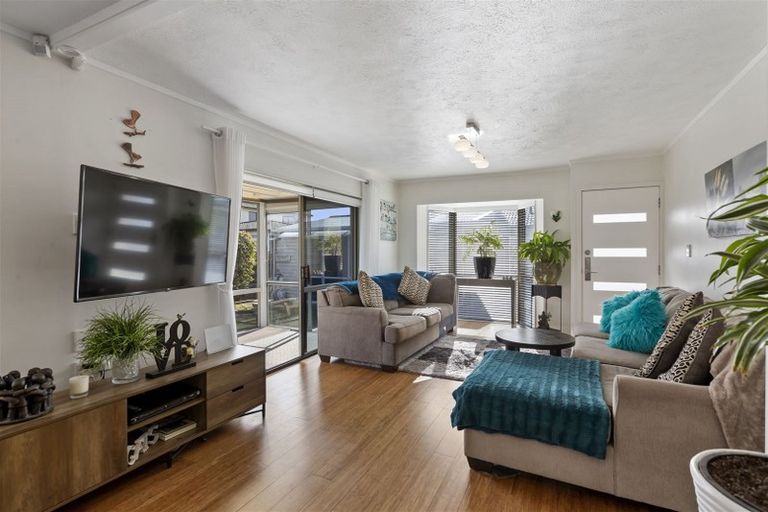 Photo of property in 42b Edward Avenue, Orewa, 0931