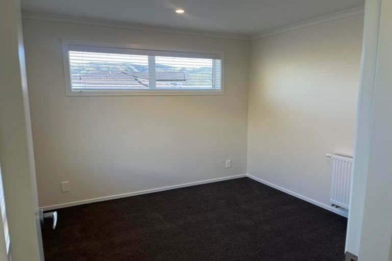 Photo of property in 115a Queen Charlotte Drive, Aotea, Porirua, 5024