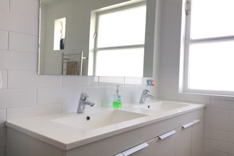 Photo of property in 55a Lynwood Road, New Lynn, Auckland, 0600