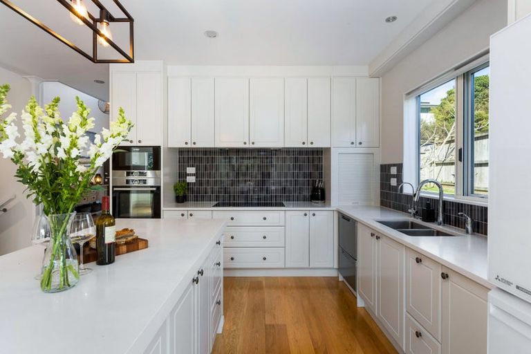 Photo of property in 9 Taraire Place, Orewa, 0931