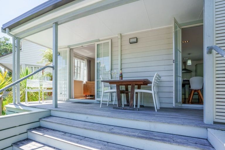 Photo of property in 16 Chapel Street, Russell, 0202