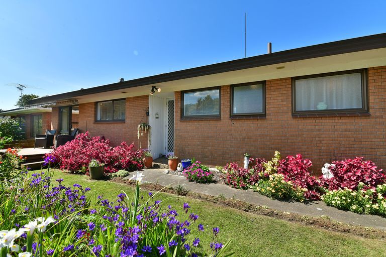 Photo of property in 63 Centreway Road, Orewa, 0931