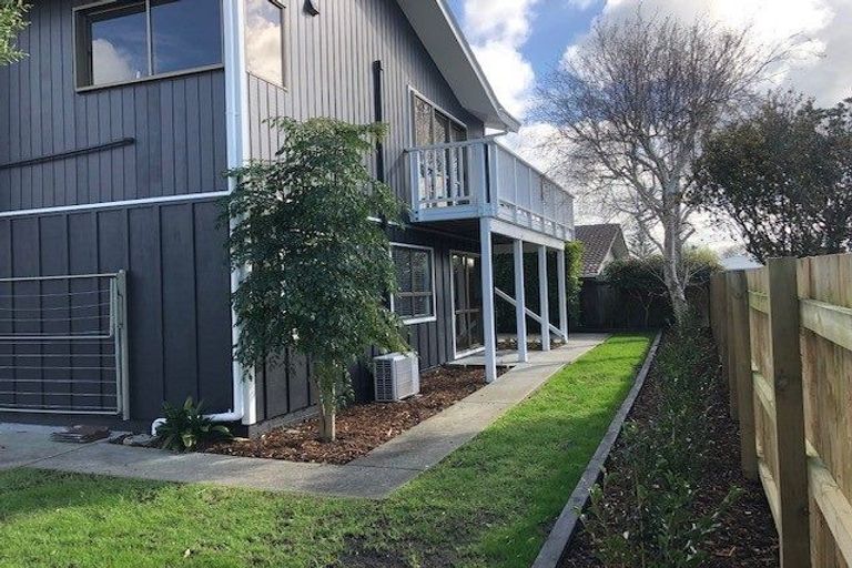 Photo of property in 2/12 Stanley Avenue, Milford, Auckland, 0620