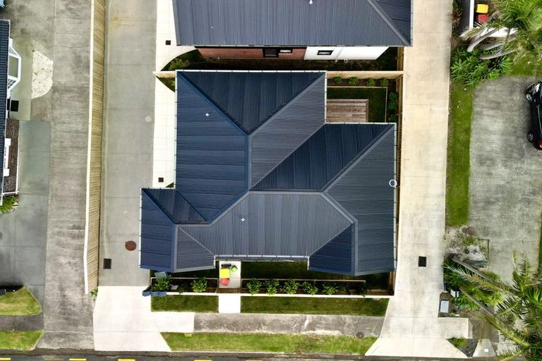 Photo of property in 6a Jern Place, Eastern Beach, Auckland, 2012