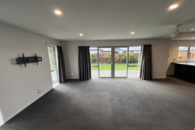 Photo of property in 11 Oakdene Place, Halswell, Christchurch, 8025