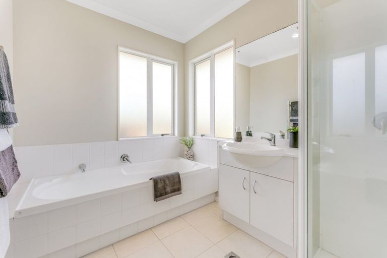 Photo of property in 20 Raphoe Road, Flat Bush, Auckland, 2019