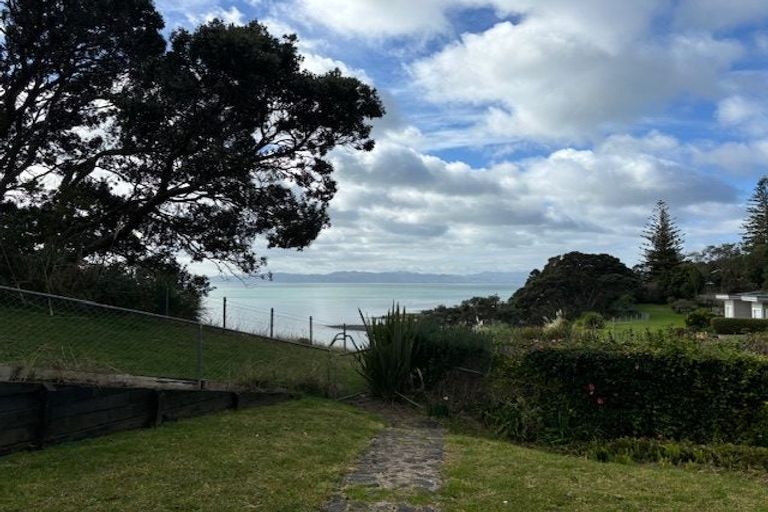 Photo of property in 65 Howard Road, Orere Point, Papakura, 2585