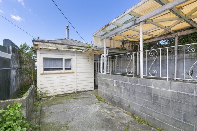 Photo of property in 21 Sugarloaf Road, Brooklyn, Wellington, 6021