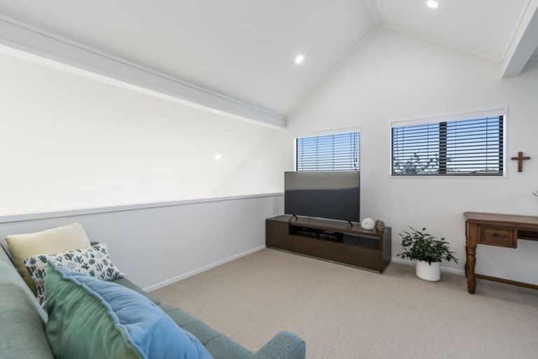 Photo of property in 52 Waiora Road, Stanmore Bay, Whangaparaoa, 0932