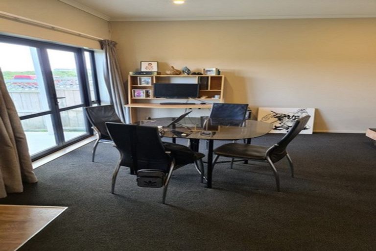 Photo of property in 24 Kuurae Crescent, Weymouth, Auckland, 2103