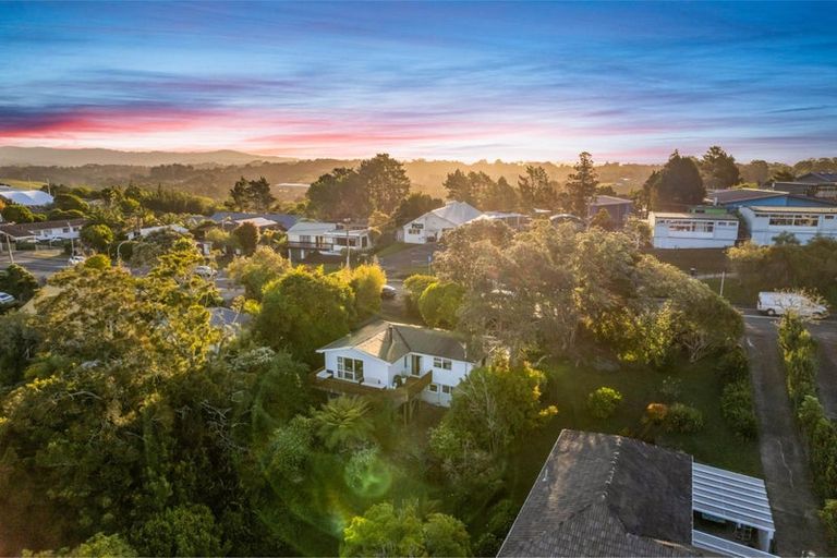 Photo of property in 317 Don Buck Road, Massey, Auckland, 0614