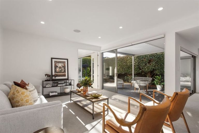 Photo of property in 45 Garreg Road, Bryndwr, Christchurch, 8052