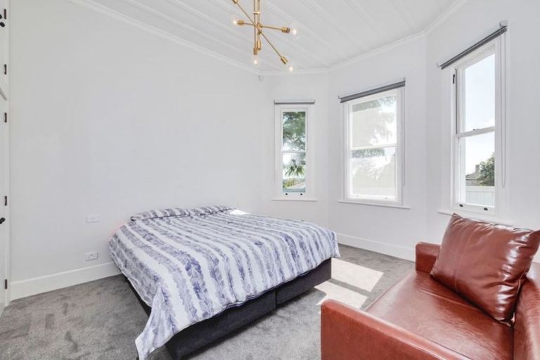 Photo of property in 1/80 Birkenhead Avenue, Birkenhead, Auckland, 0626