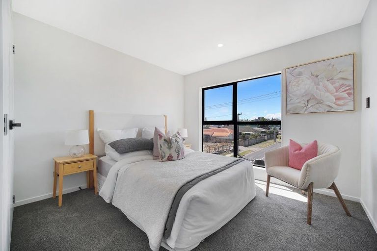 Photo of property in 2/26 Dale Crescent, Pakuranga, Auckland, 2010