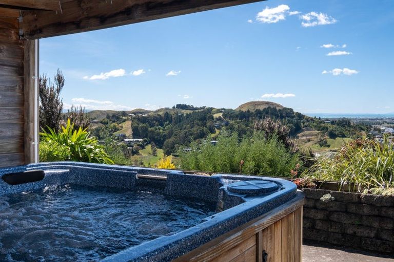 Photo of property in 124 Puketapu Road, Taradale, Napier, 4112