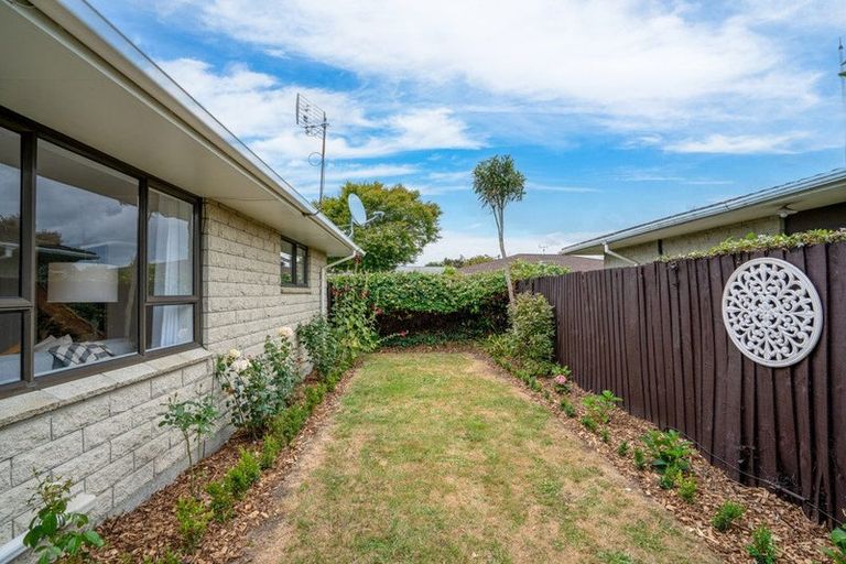 Photo of property in 1/52a Aorangi Road, Bryndwr, Christchurch, 8053