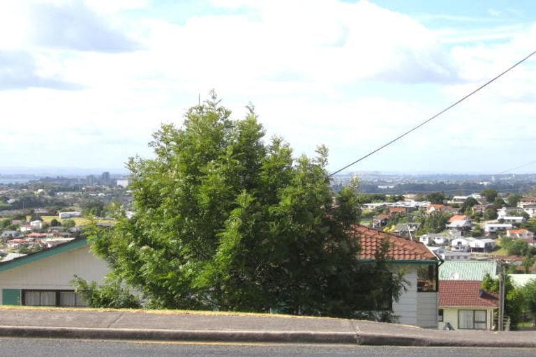 Photo of property in 2/103 Sunset Road, Totara Vale, Auckland, 0632