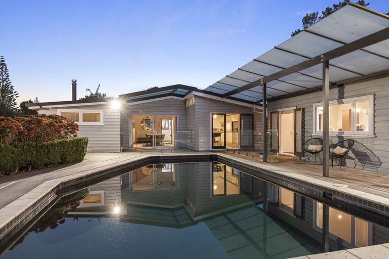 Photo of property in 166 Godley Road, Titirangi, Auckland, 0604