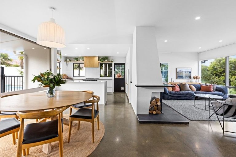 Photo of property in 2 Cobden Road, Bluff Hill, Napier, 4110