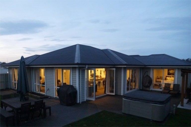 Photo of property in 33 Tripoli Street, Rangiora, 7400