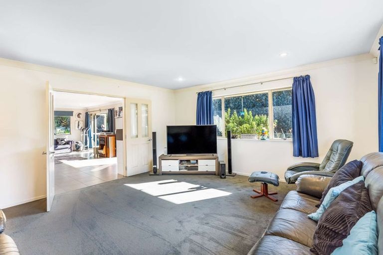 Photo of property in 5 Ernest Shackleton Place, Waiuku, 2123
