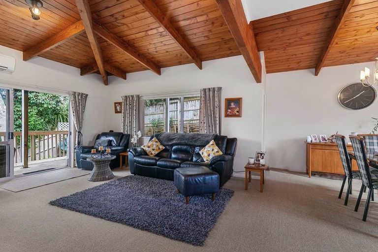 Photo of property in 2/94 Nigel Road, Browns Bay, Auckland, 0630