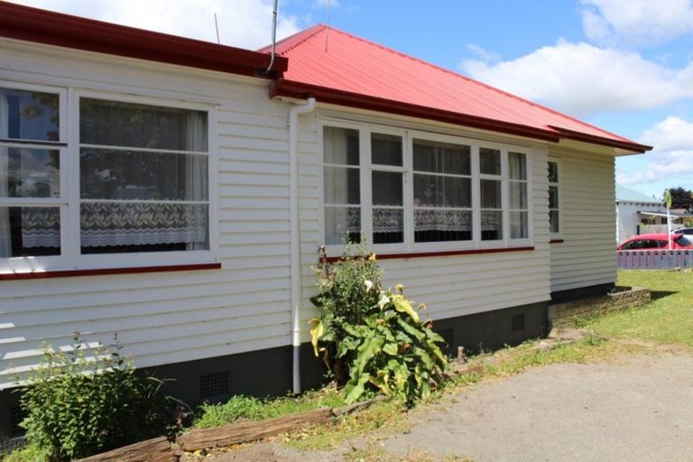 Photo of property in 3 Allardice Street, Dannevirke, 4930