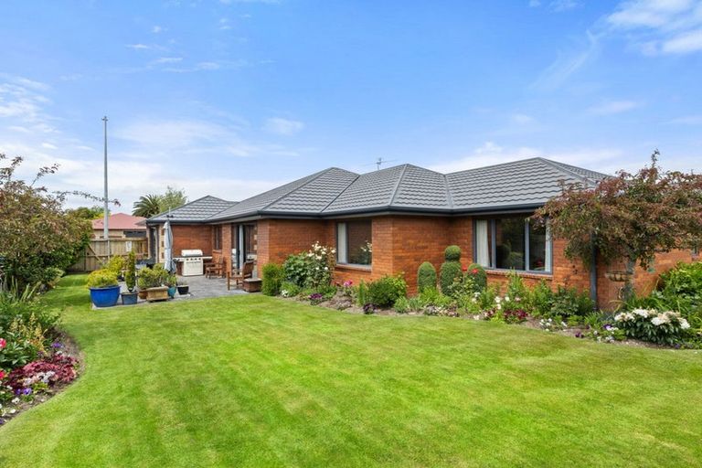 Photo of property in 59 Grimseys Road, Redwood, Christchurch, 8051