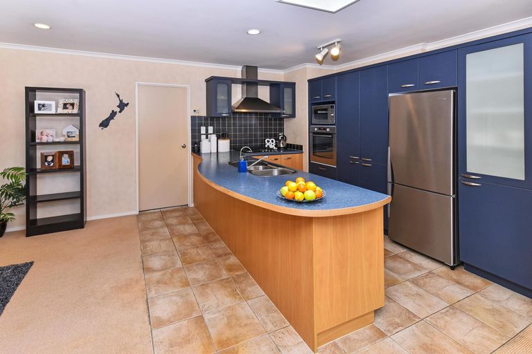 Photo of property in 28 Blackwood Drive, Wattle Downs, Auckland, 2103