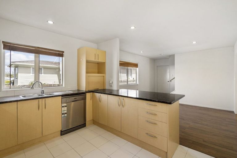 Photo of property in 16a Becroft Drive, Forrest Hill, Auckland, 0620