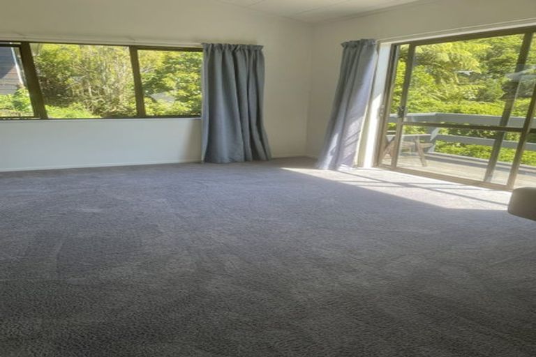 Photo of property in 1/126 Tirohanga Road, Tirohanga, Lower Hutt, 5010