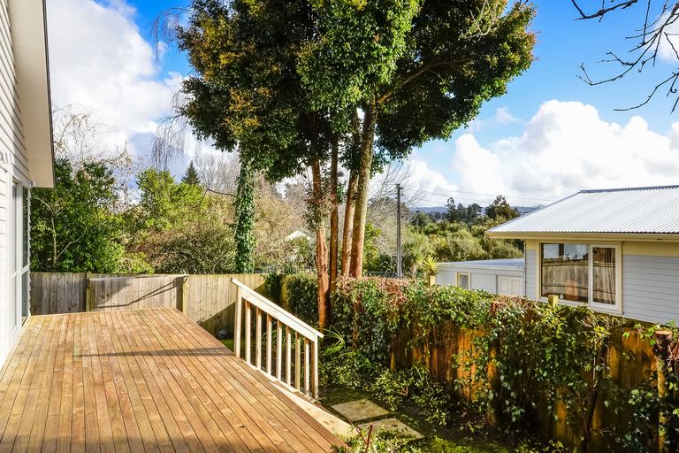 Photo of property in 7a Seymour Road, Sunnyvale, Auckland, 0612