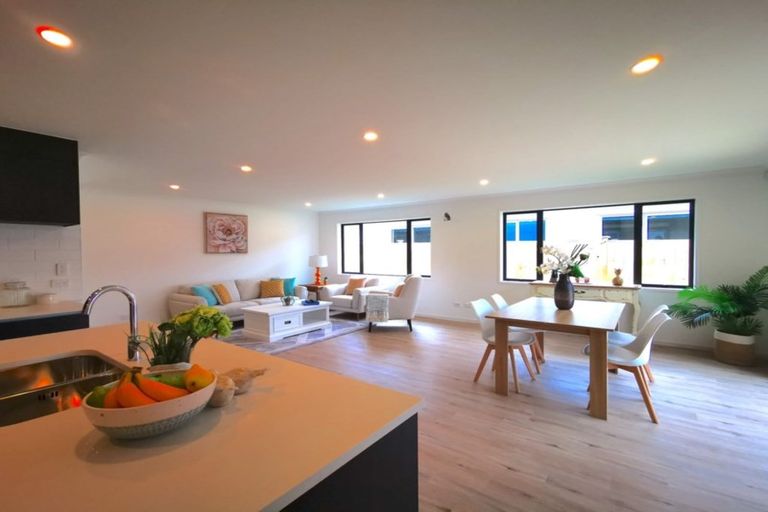 Photo of property in 12 Ropere Street, Kumeu, 0810