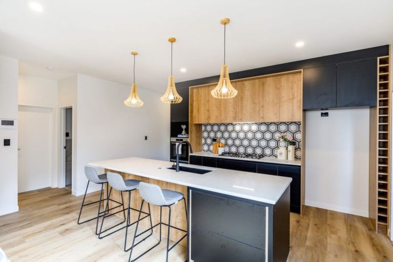 Photo of property in 21 Vinistra Road, Kumeu, 0810