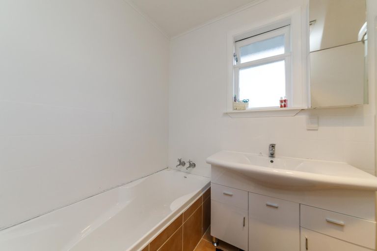 Photo of property in 10 Saint Albans Avenue, Hokowhitu, Palmerston North, 4410