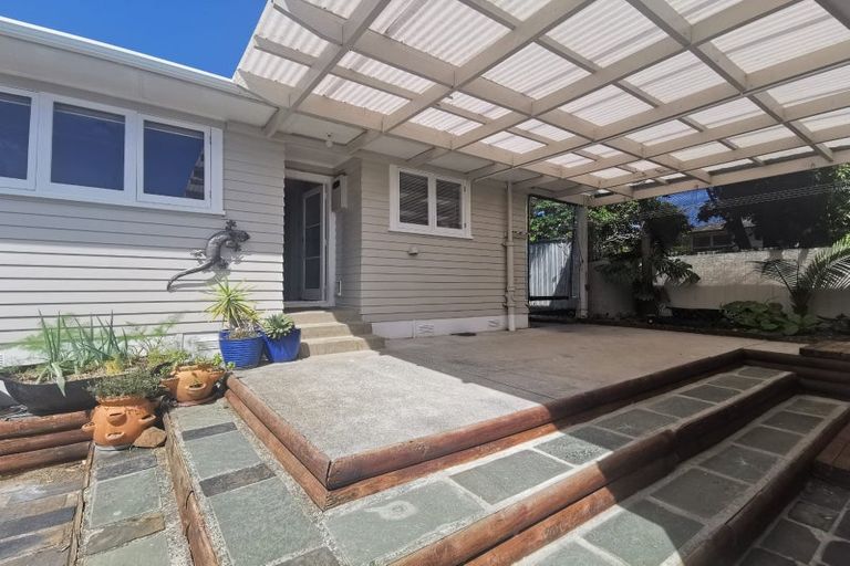 Photo of property in 141 Ennis Avenue, Pakuranga Heights, Auckland, 2010