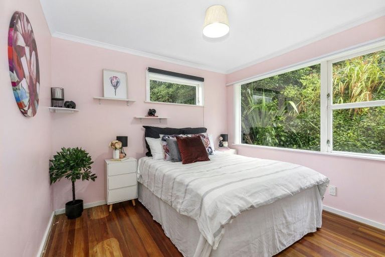 Photo of property in 5 Richmond Hill, Glenside, Wellington, 6037